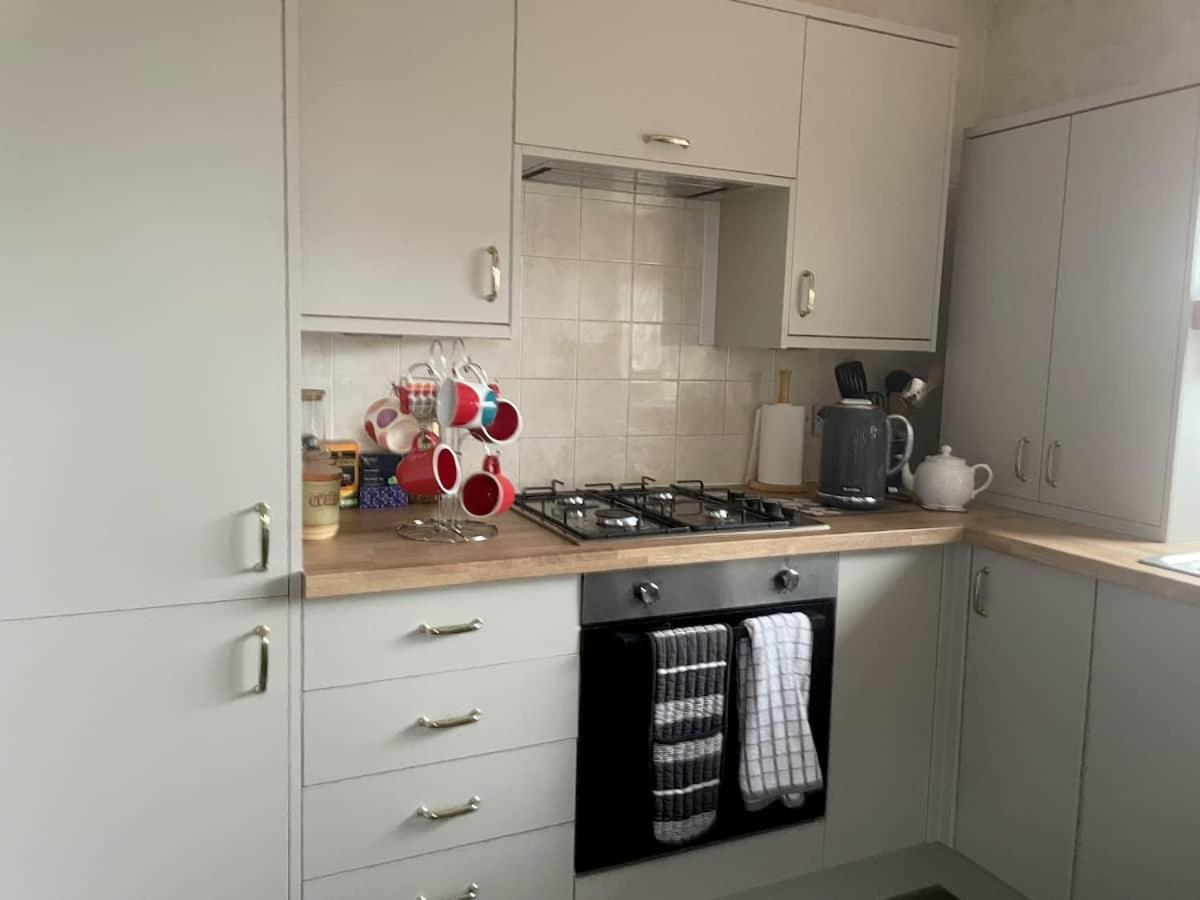 Quiet Secluded Two Bedroom Bungalow With Parking Cleveleys Eksteriør billede